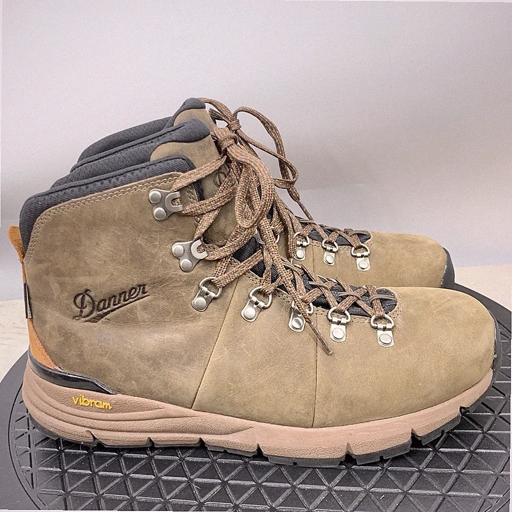 Danner Mountain 600 Boots Men Size 9 EE WIDE Shoes Brown Leather Dry Waterproof