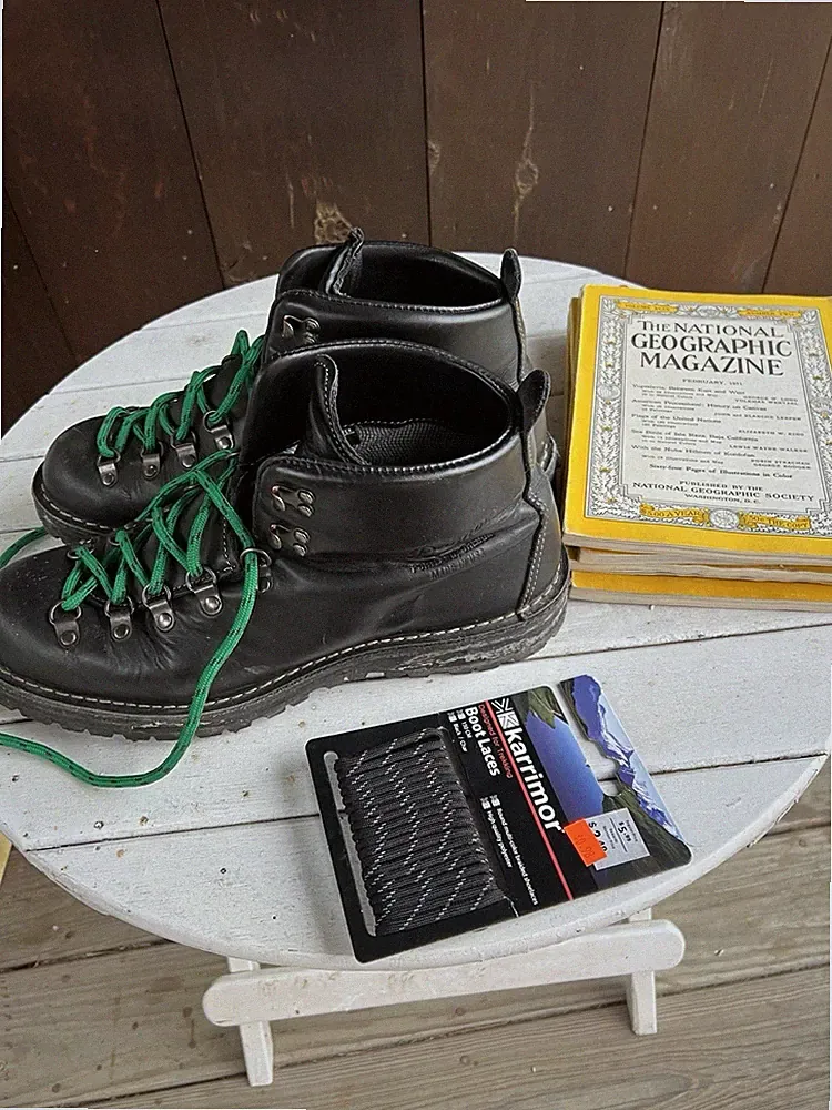 Danner Mountain Light II Black Men's Hiking Boots 10.5 EE Wide + New Laces