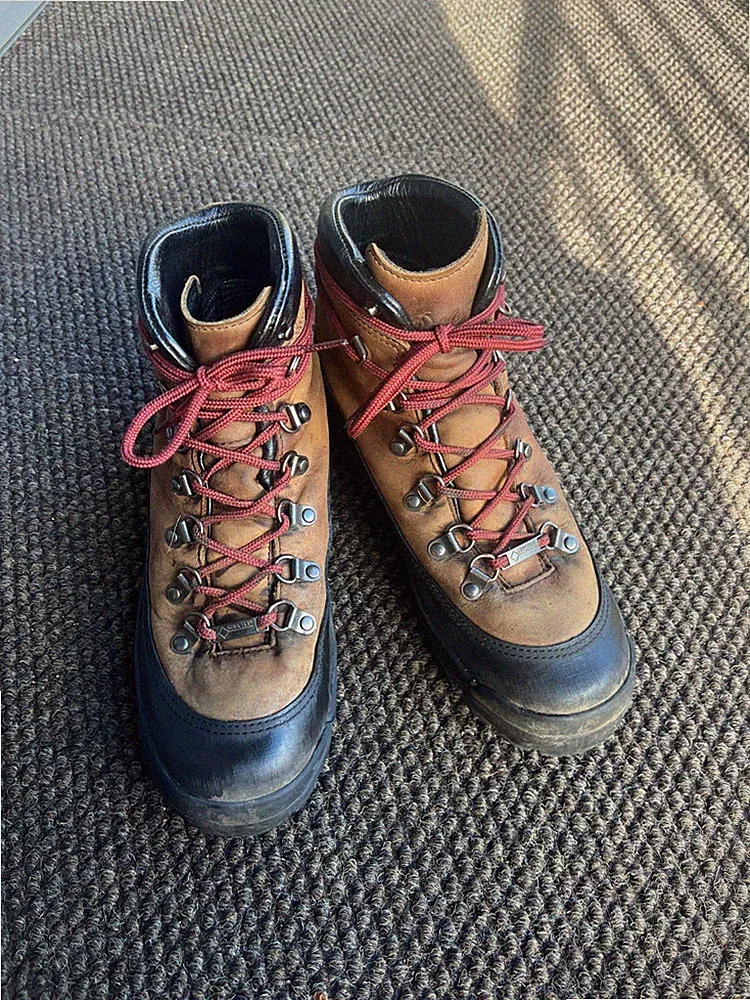 Danners, 9.5R Brown and Black, Crater Rim Waterproof Hiking Boots Made in USA