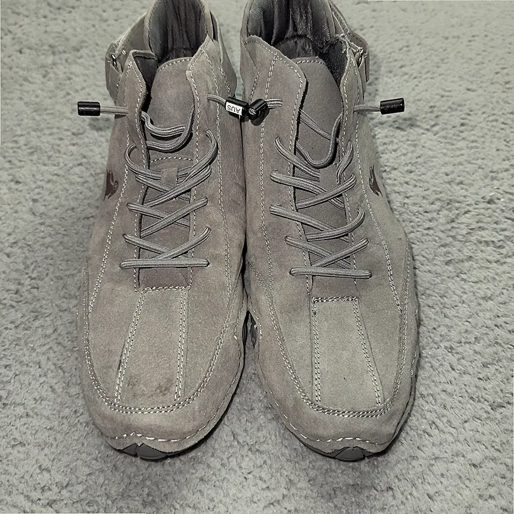 DBECK Hiking Shoes Mens Size 7.5 Gray Suede Chukka Moc Toe Outdoor Sneakers
