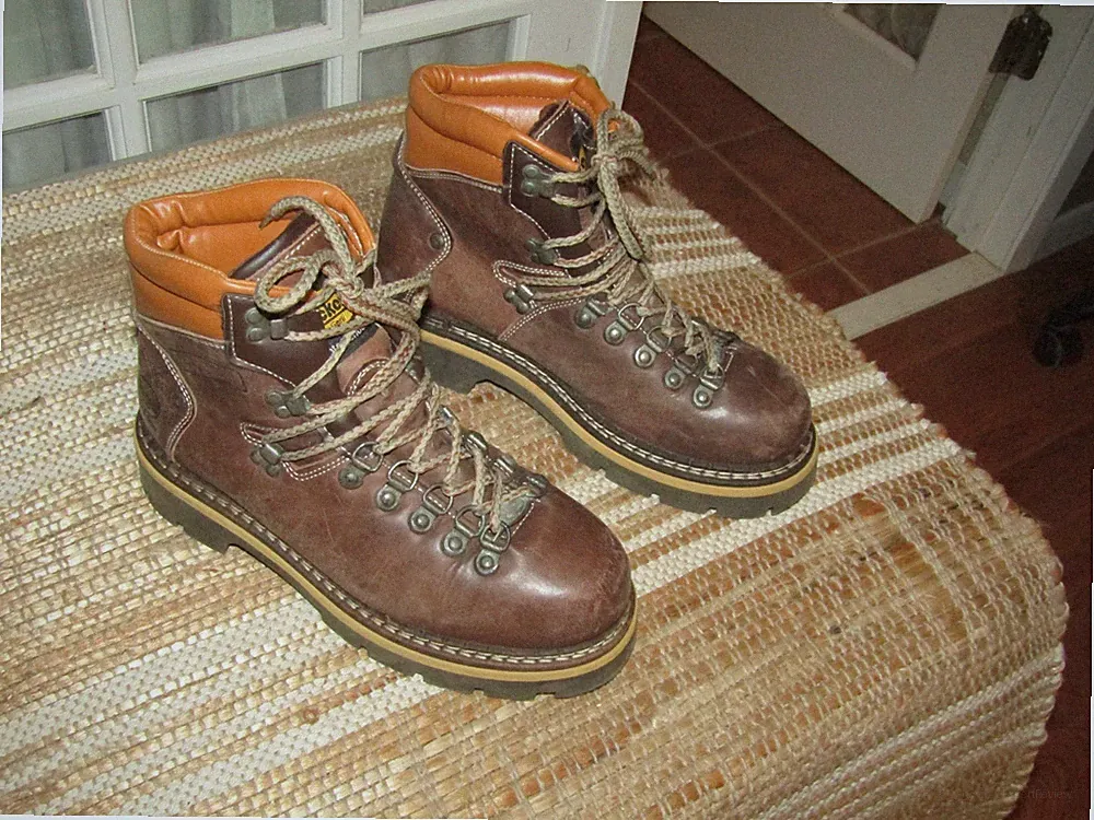Dockers by Gerli Vintage Leather Mountaineering Brown Boots Men's sz 8 EU 41