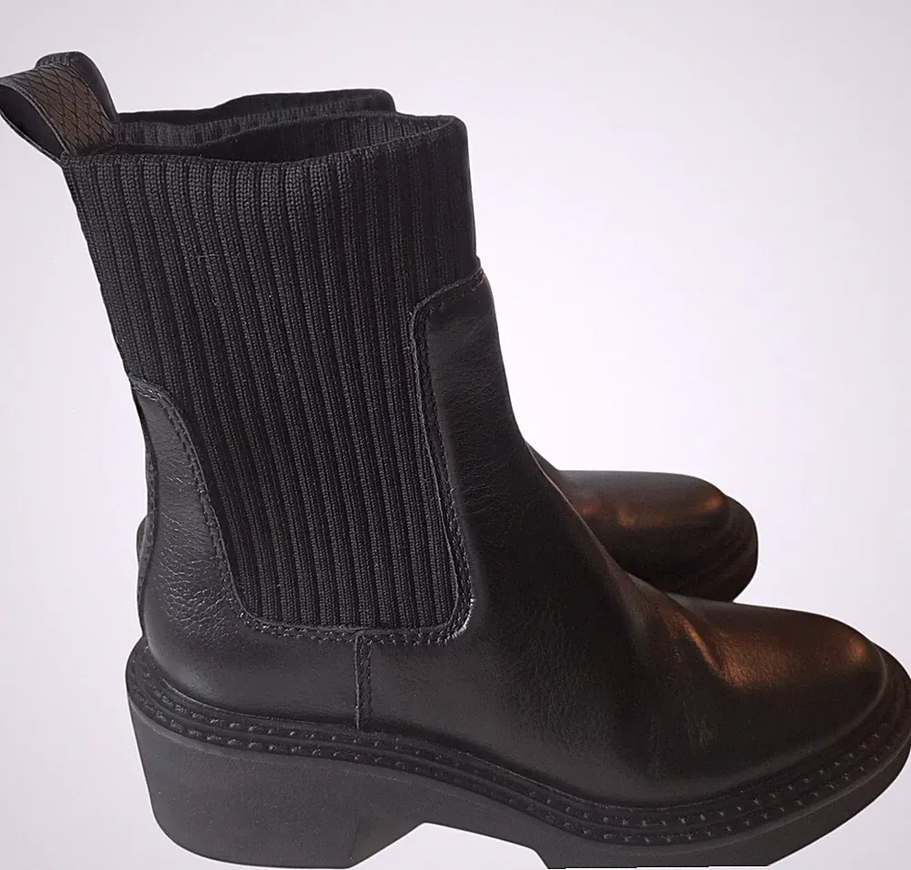 Dolce Vita Platform Leather Boots Slip On Sz 6M Black Combat Chunky