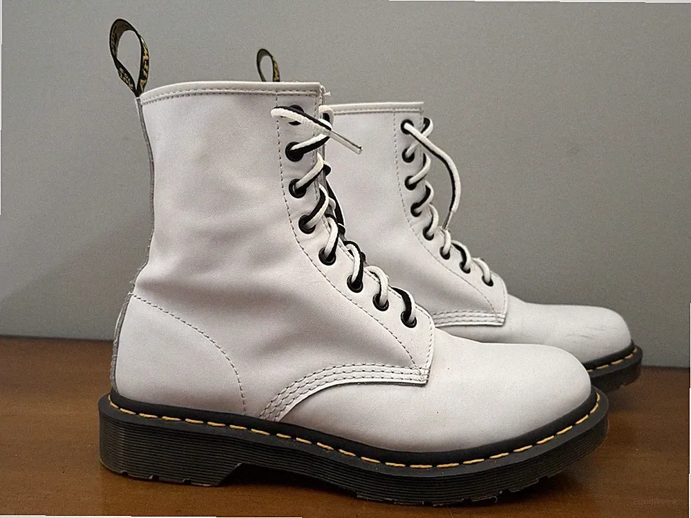 Dr. Martens 1460 White Smooth Leather 8 Eye Calf-High Combat Boots Size 9 VGUC