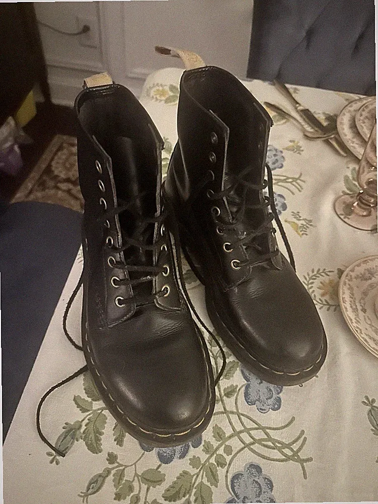 Dr. Martens Black vegan 1460 ladies size 9