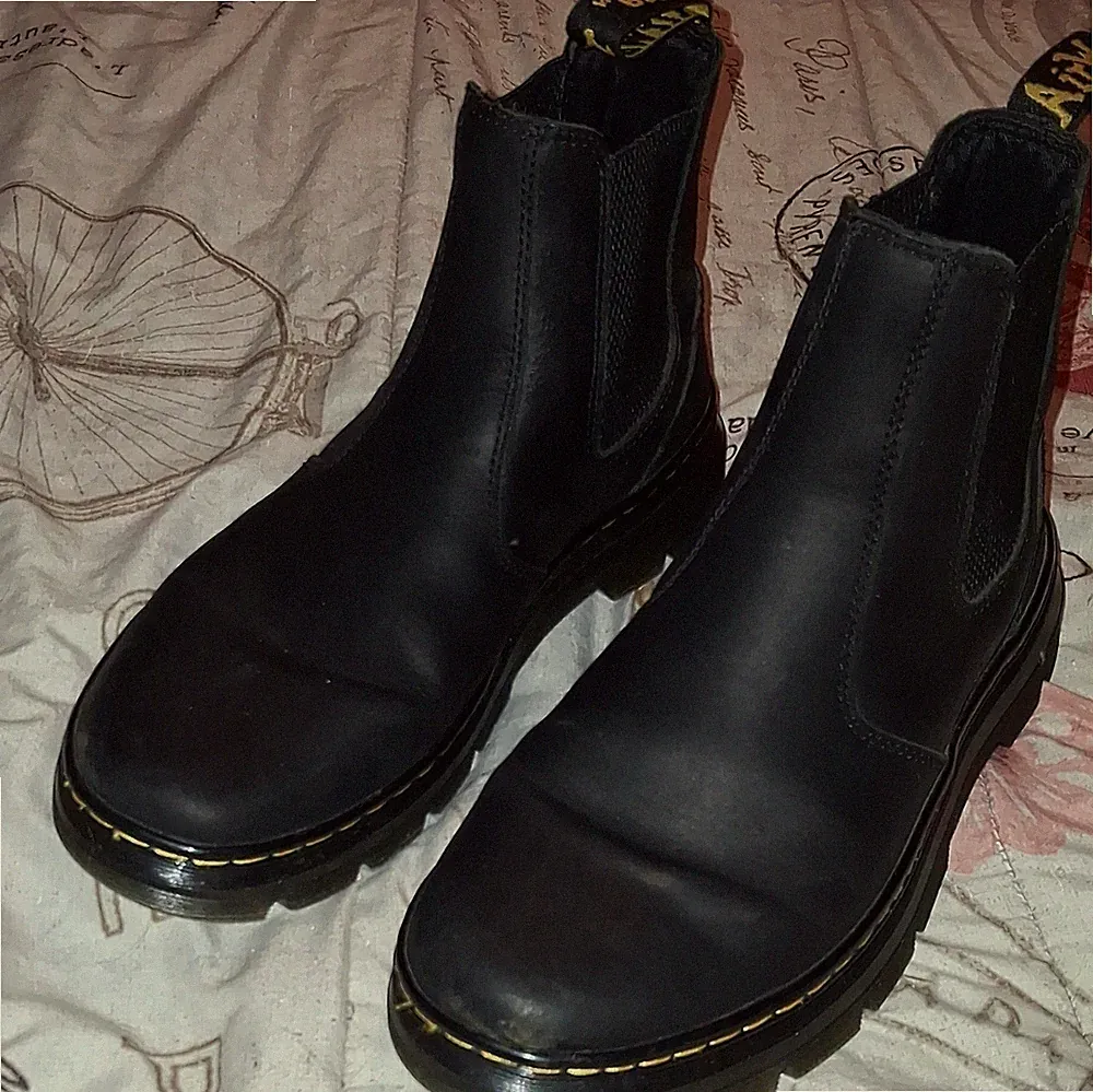 Dr. Martens Chelsea Black Leather Women's Boots Pull On Round Toe Non-Slip 10