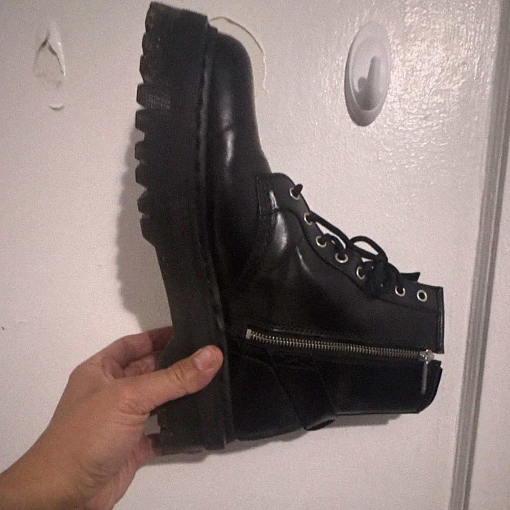 Dr. Martens Men's Black Leather Platform Combat Boots Harness Zipper Lace-Up 13