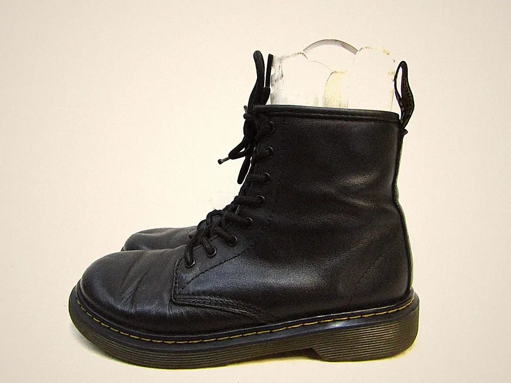 Dr Martens Youth Size 4 M Black Leather 8 Eye Zip Comfort Ankle Boots