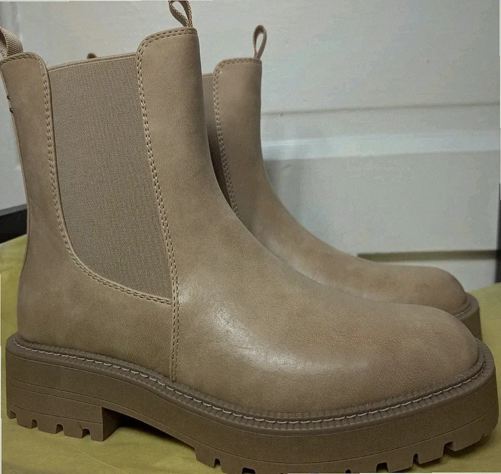 Dream Pairs Women's Chelsea Boots Vegan Tan Pull On Size 9.5