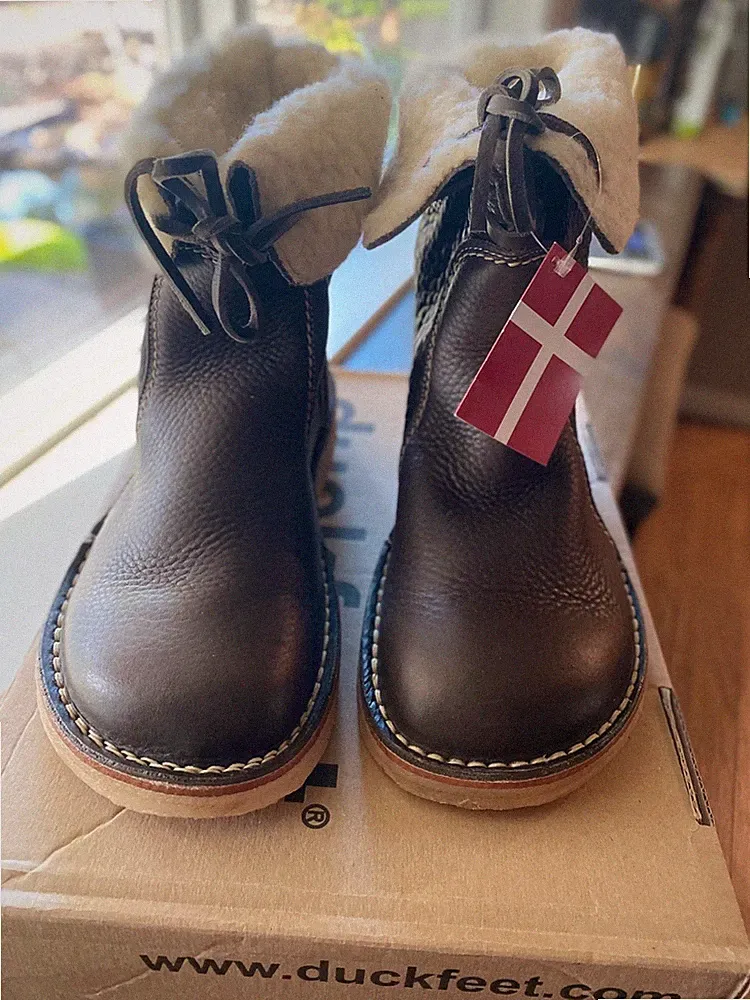 Duckfeet Arhus Olive boots (40) size 9 Brand new in box