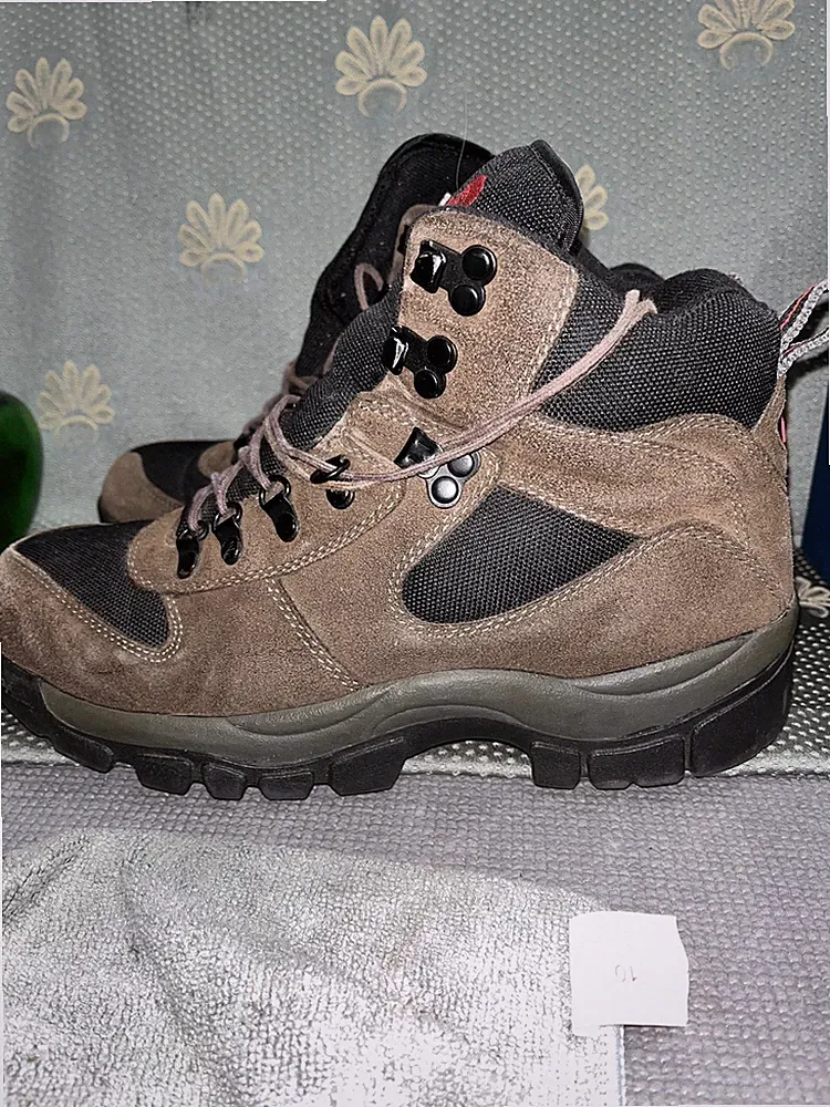 EMS MN Day Hiker Hiking Boots Mens Size 9 Brown Leather Eastern Mountain Sports