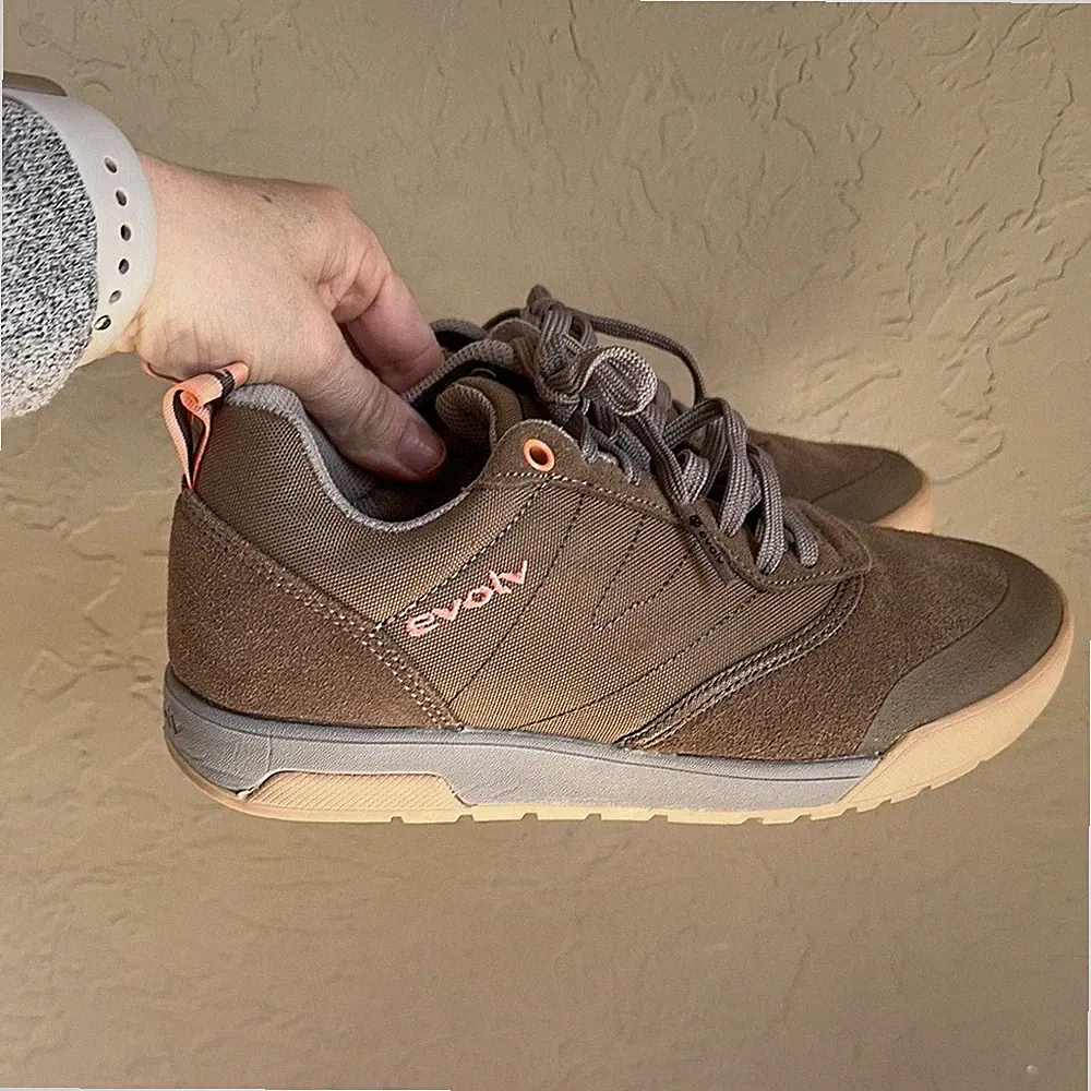 Evolv trax hiking shoes women's size 7 men's size 6 brown gray and pink