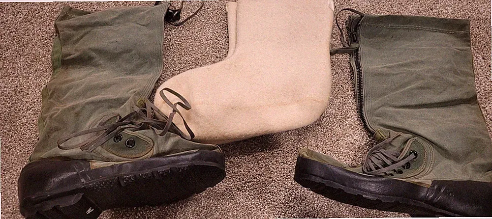 Extreme Cold Weather Mukluk Boots Military w/ Wool Inserts Medium 12" Never Worn