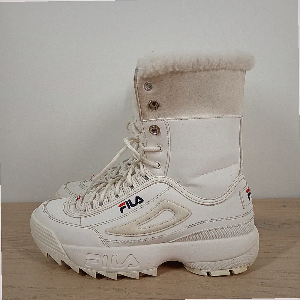 Fila Boots Women 9 White Leather Faux Fur Lace Up Platform Winter