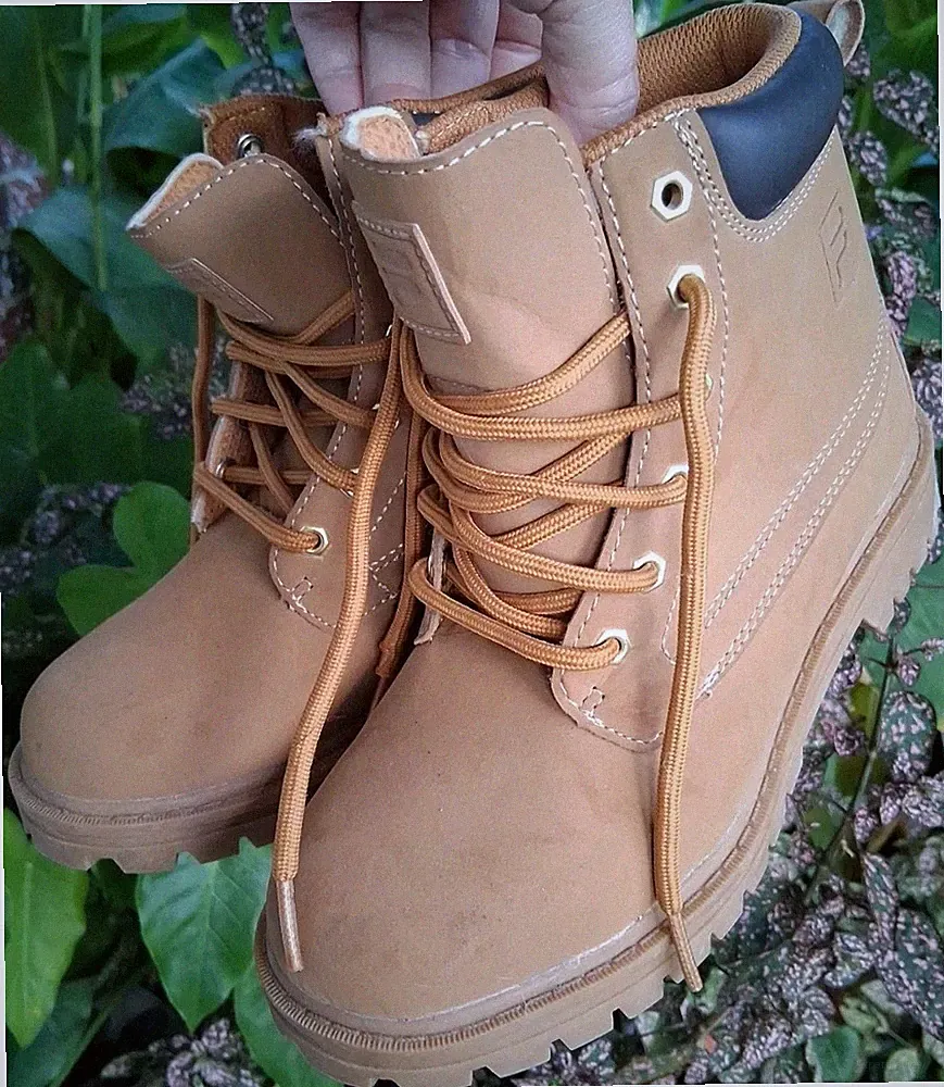 FILA Youth Size 4 OUTDOOR HIKING WATERPROOF BOOTS TAN YOUTH