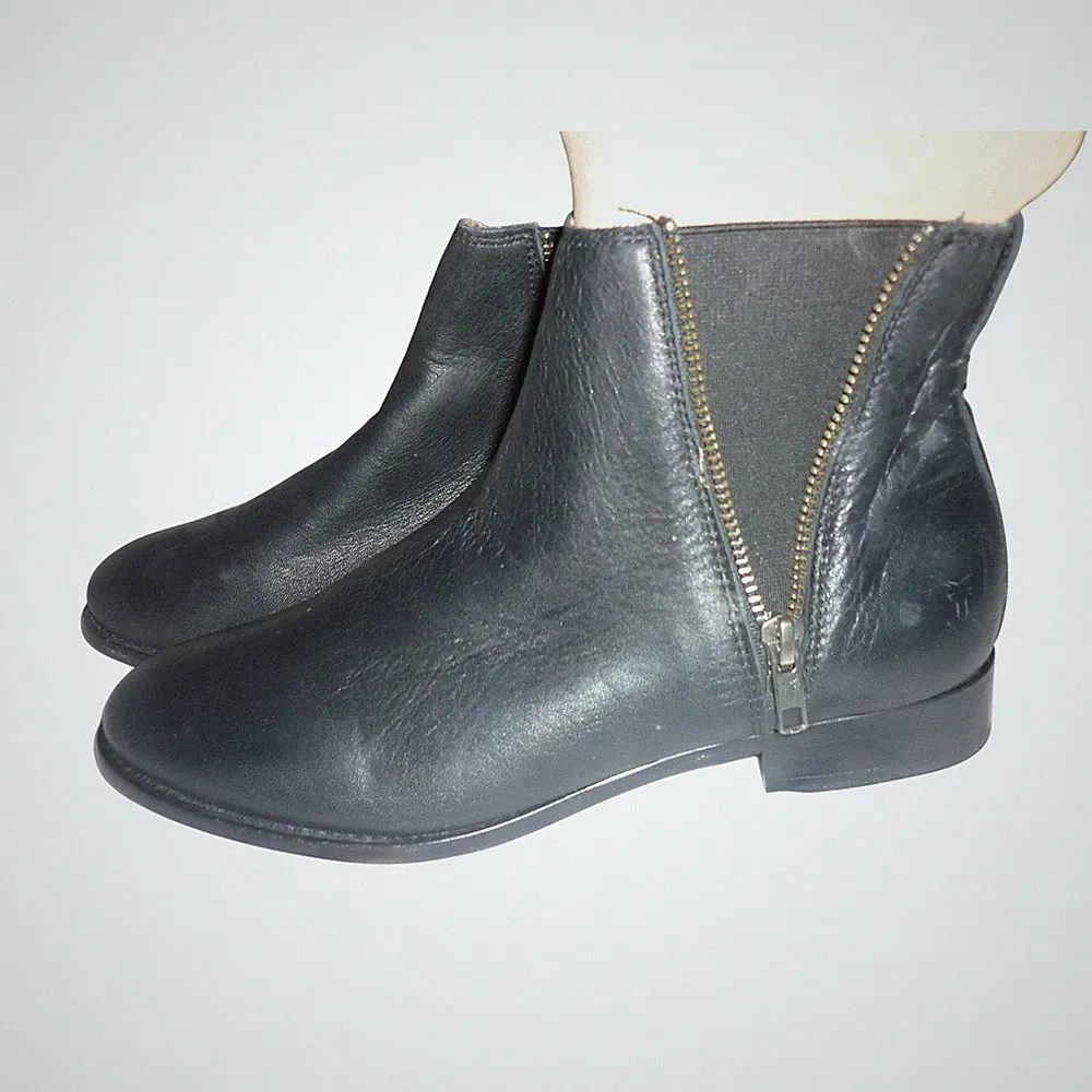 Frye Carly Black Leather Double Zip Chelsea Ankle Boots 10 B 3471718 NWOB