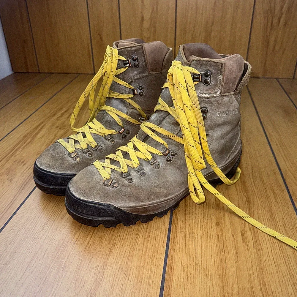Garmont Mens Made in Italy Suede Hiking Mountaineering Boots Vibram Sole 9.5