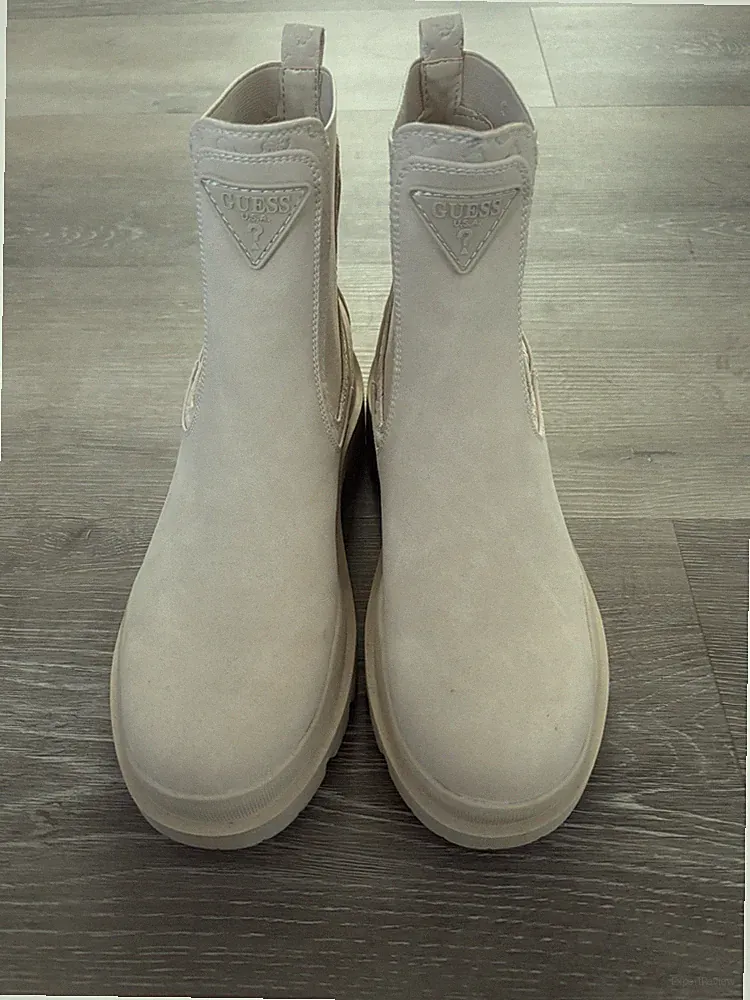 GUESS Chelsea Ankle Boots Women Beige Suede Block Heel Round Toe Logo, 8.5 US