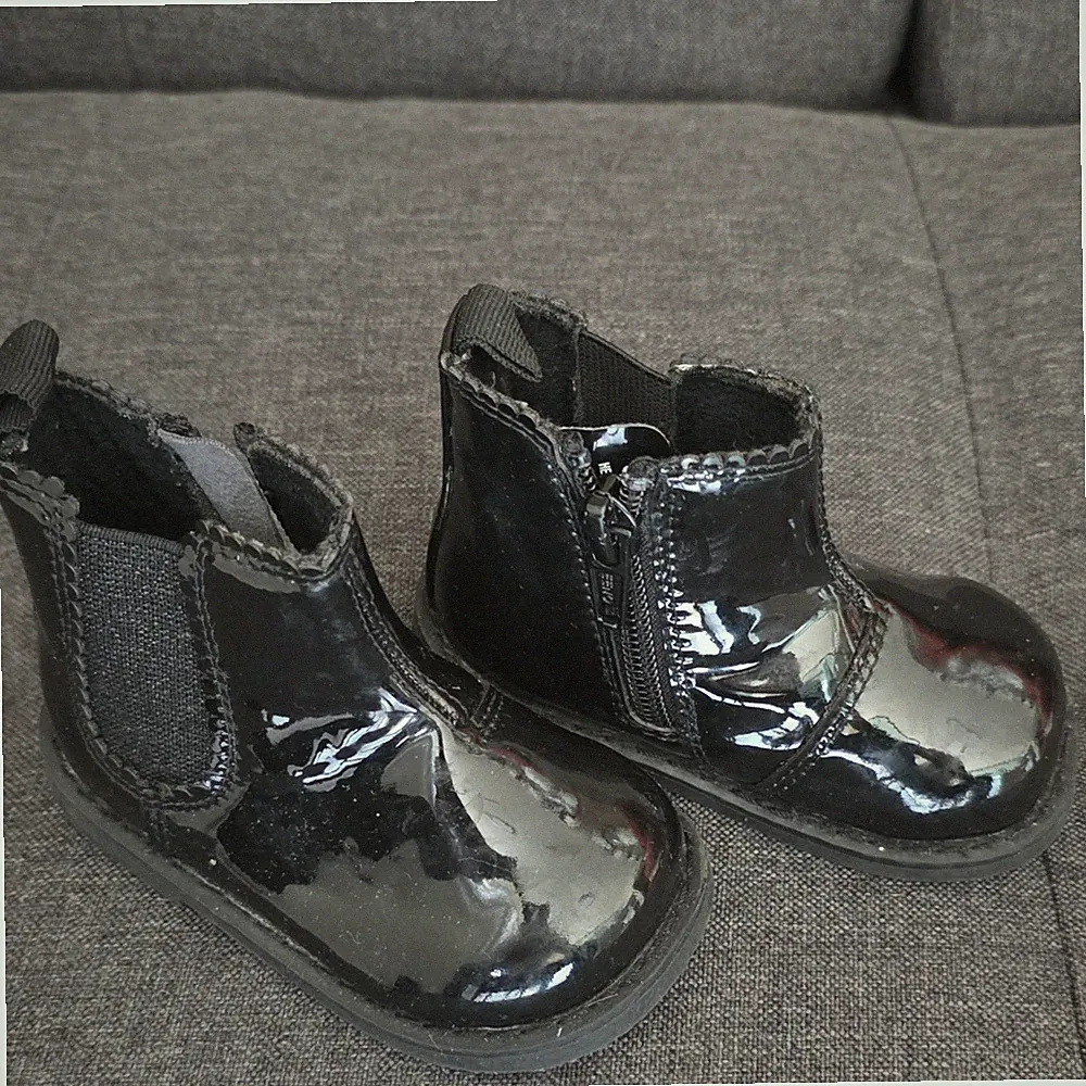 H&M Black Patent Leather Chelsea Baby Boots EU 18-19 Zipper Elastic