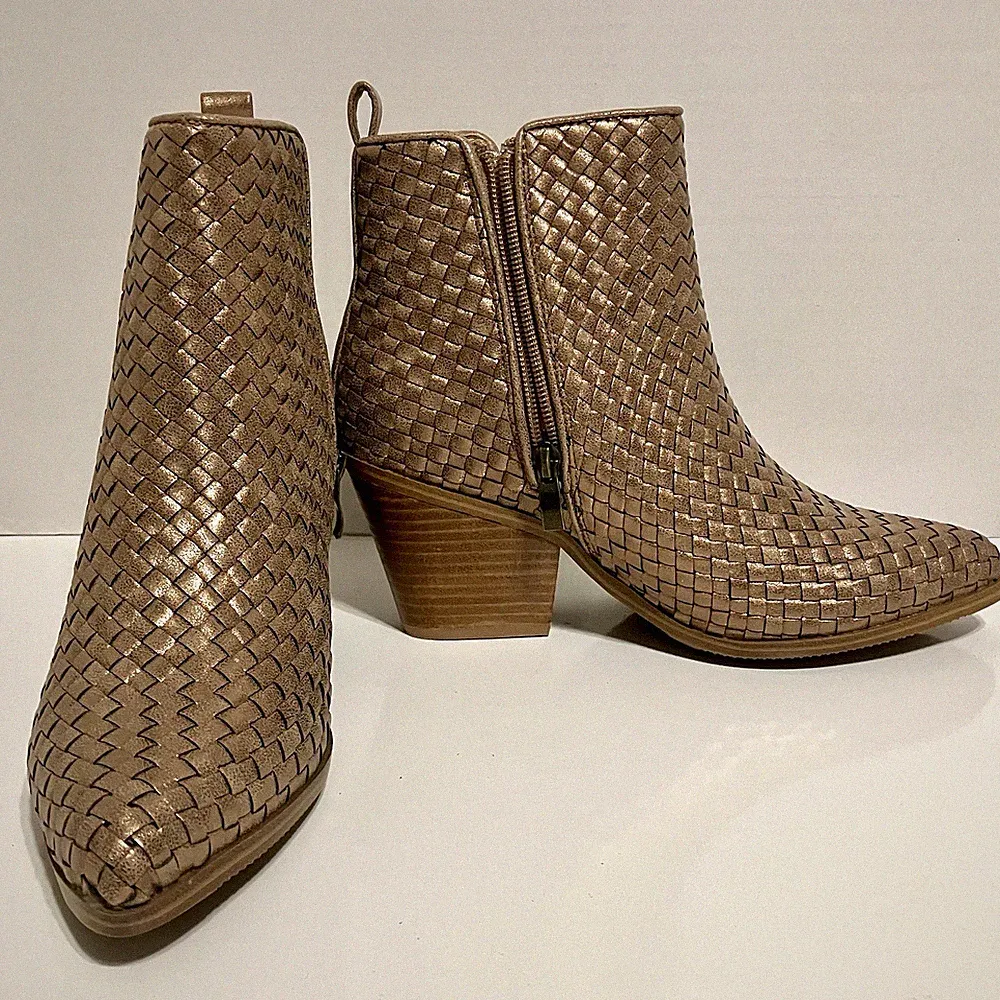 Hey Girl By Corky’s Come And Get It Woven Boot Women’s 7 Gold Vegan Leather Boho