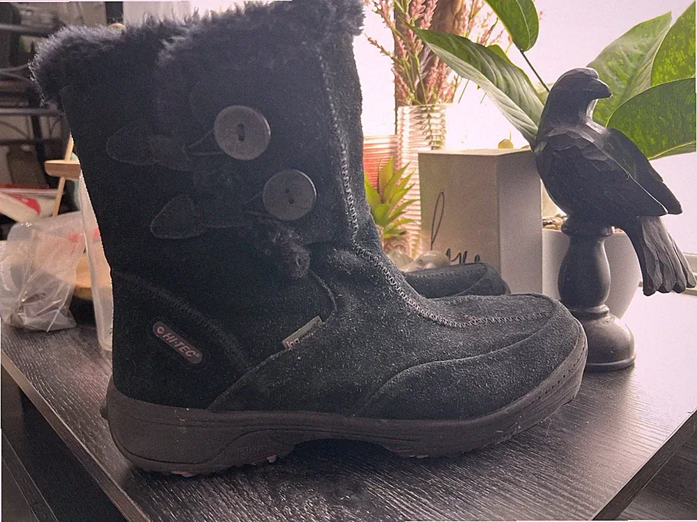 Hi-Tec Thinsulate Women’s Size 9 Black Snowflake Chukka Snow Boots