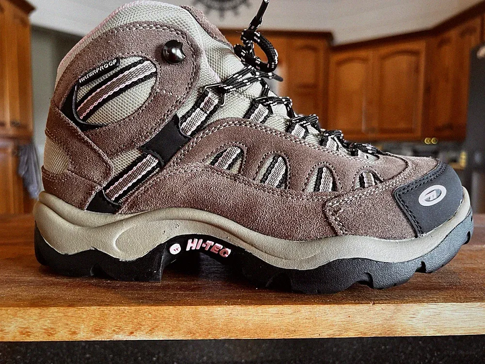 Hi-Tec Waterproof Hiking Boots Brown US 7 Medium 24045