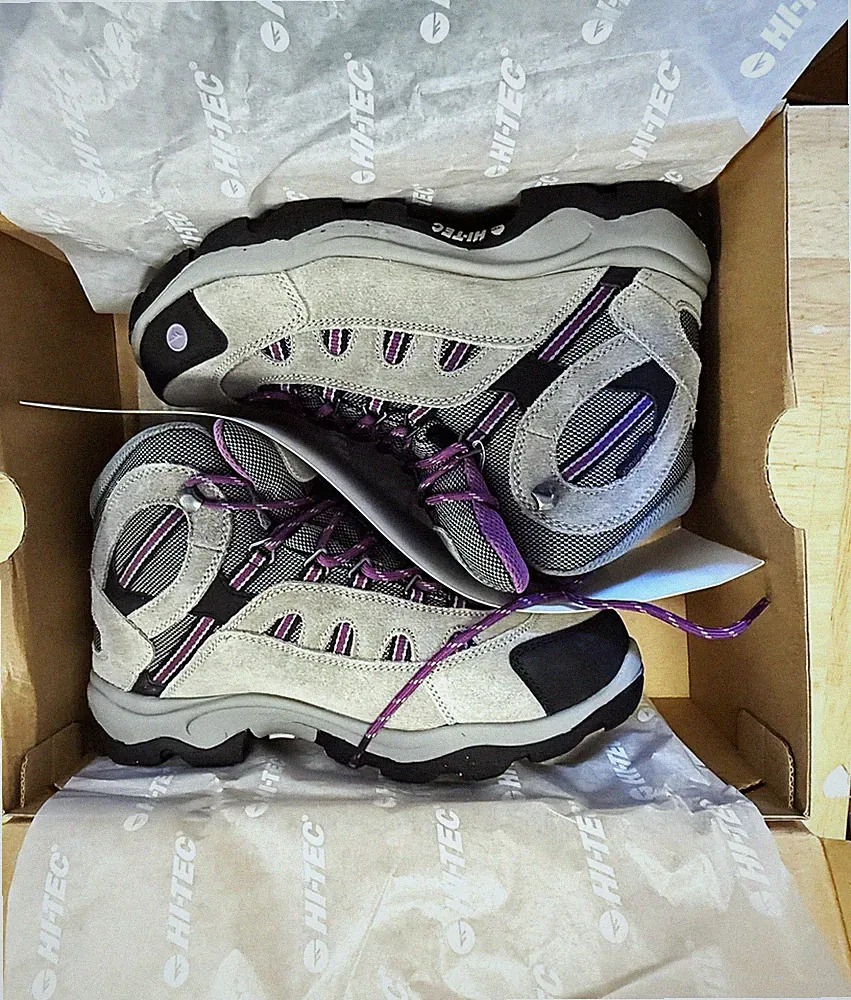 Hi-Tec Women's Bandera Mid-Rise Waterproof Hiking Boots Size 9