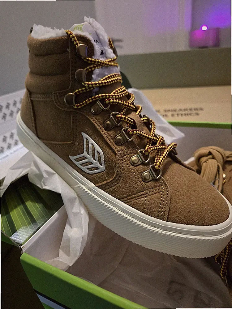 Hiking Boot Cariuma Caturi 100% Vegan NEW! Women 7.5US/ Men 6US / 38.5EUR / 5UK