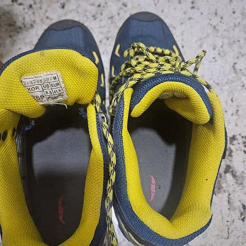 Hiking Shoes - Durable Trekking Shoes with Yellow Accent