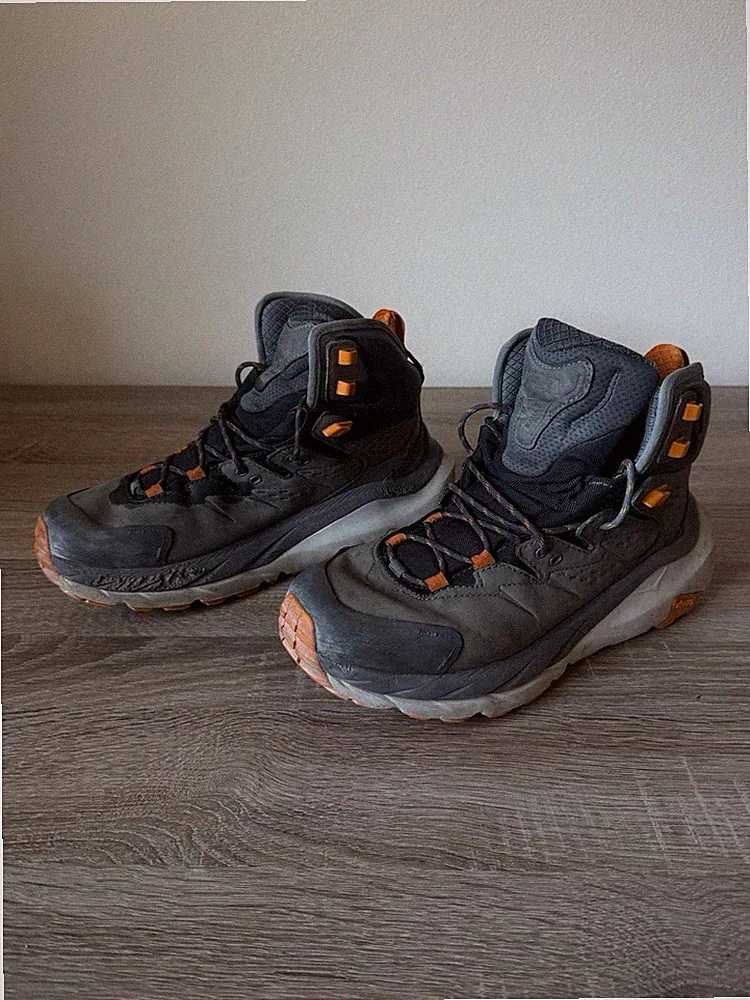 HOKA Kaha 2 GTX Hiking Boots Mens 9.5 Waterproof Vibram Trail Shoes