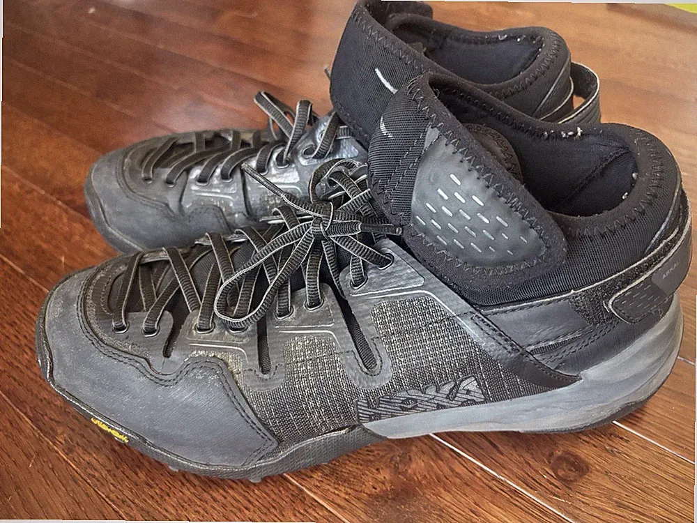 Hoka One Boots Mens 10.5 Black Reflective Sky Arkali Hiking Shoe Vibram Trail