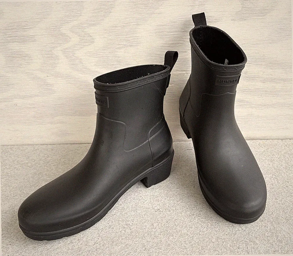 Hunter Original Refined Low Heel Ankle Rain Boots In Matte Black Finish Size 7