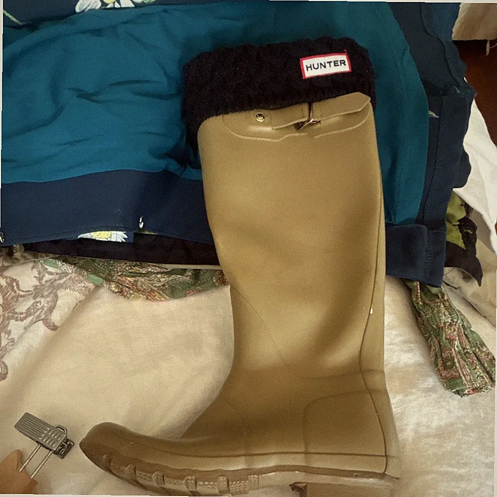 Hunter Original Tall Women’s Knee High Rain Boots Lined Faux Fur Cuff Beige