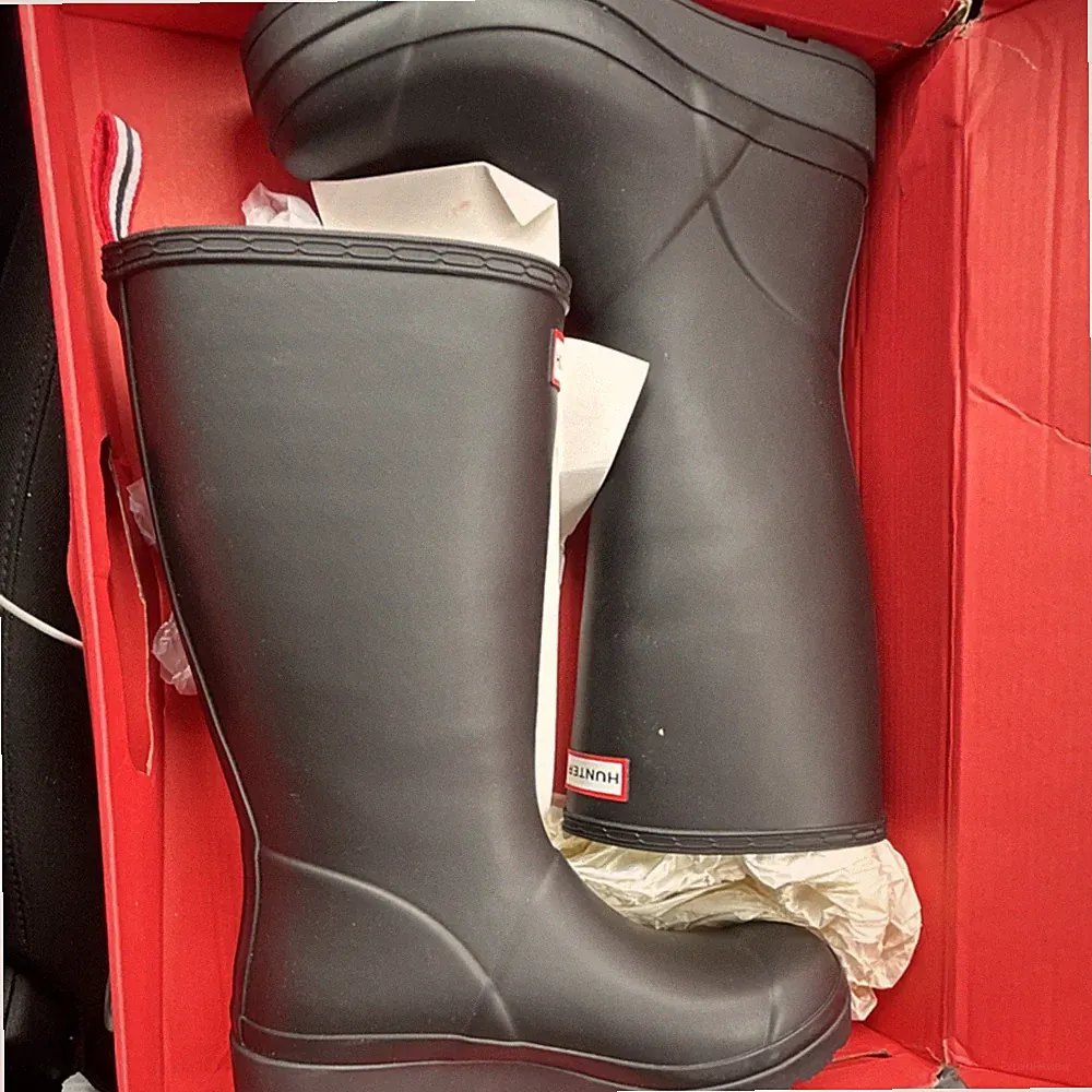 Hunter Women's Black Knee High Waterproof Rain Boots Slip-On Pull On Rubber