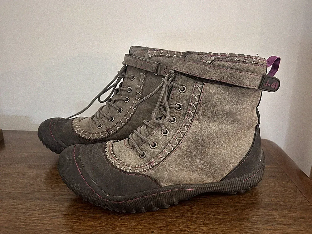 J-41 Adventure Jeep Hiking Boots Women's Size 6.5 Gray Black Vegan Faux Fur