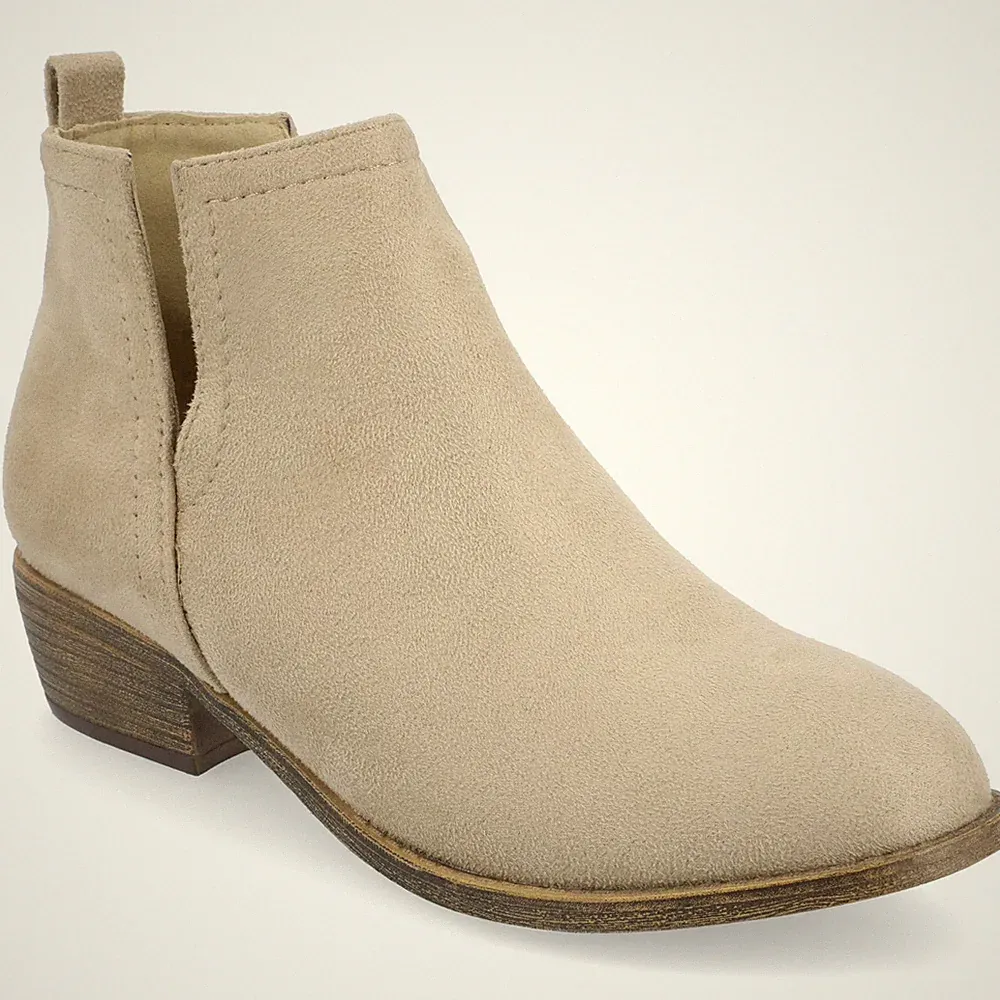 Journee Women's Rimi Medium/Wide Block Heel Ankle Boots (Stone) - US 8 M