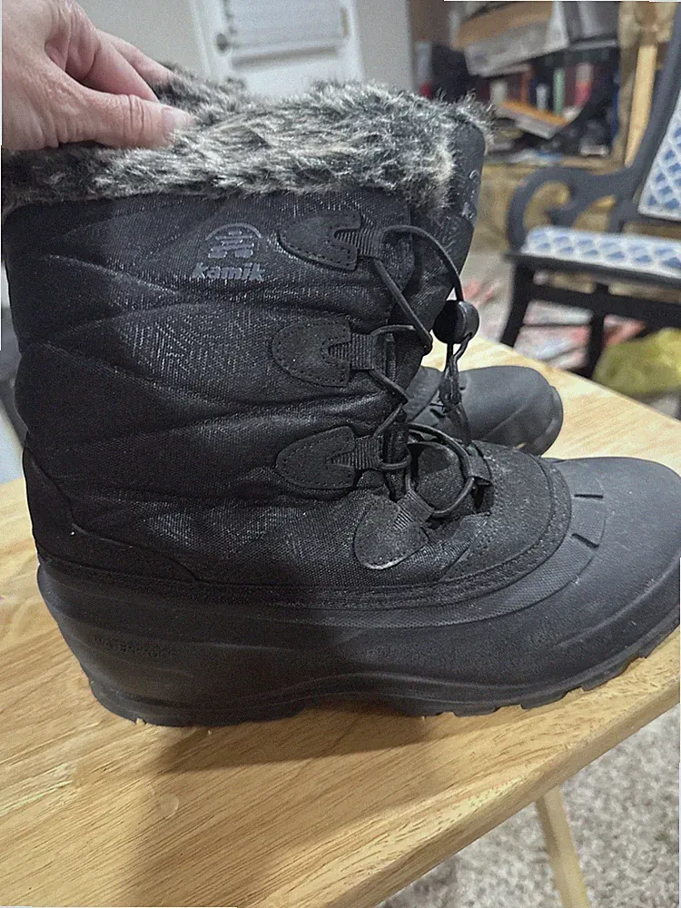 Kamik Womens 8 Winter Boots Black Momentum Waterproof 3M Thinsulate Snow Shoes