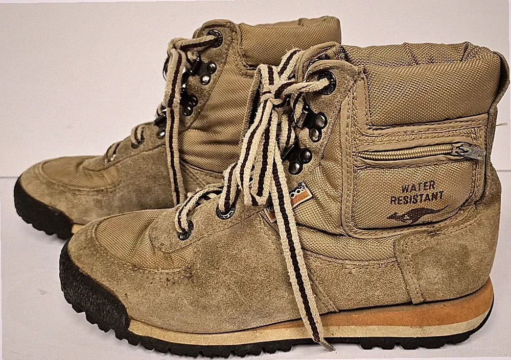 Kangaroos Women's Hiking Shoes Boots 7 1/2 Pockets Water Resistant