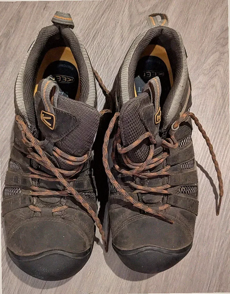 KEEN 1002570 Men's Voyageur Hiking Shoes 11 M Black Olive/Inca Gold SOFT TOE