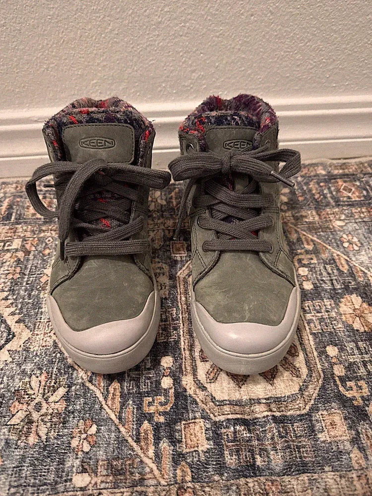 KEEN = Elena Women's Gray Leather & Plaid Insulated Mid Top Boots Hiking 5.5 New