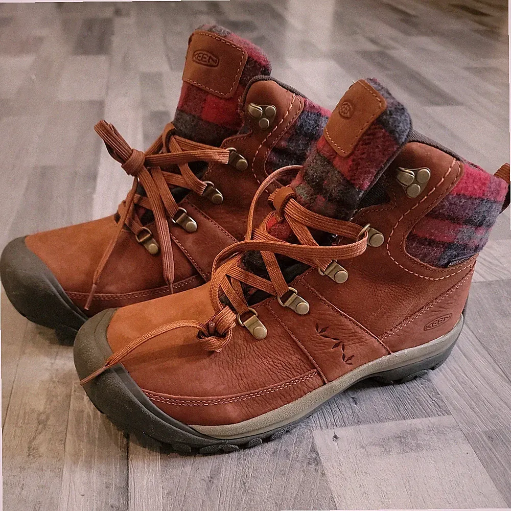 Keen Kaci III Womens Winter Hiking Boots Sz 10 Red Waterproof Lace Up Boots
