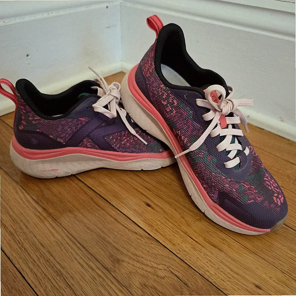 KEEN Leiki Waterproof Speed Hiking Shoes for Ladies 6.5 Plum Perfect