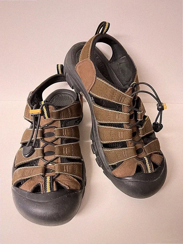 Keen Newport H2 Hiking Outdoor Sandals Shoes Closed Toe Brown Men’s 11