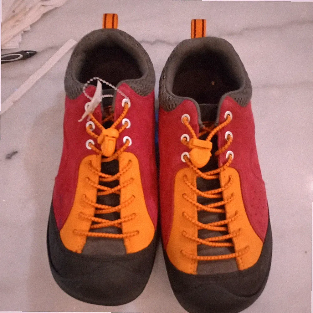 KEEN SUEDE LEATHER LACE UP DRIVING/ HIKING SHOES, SIZE 10.5D
