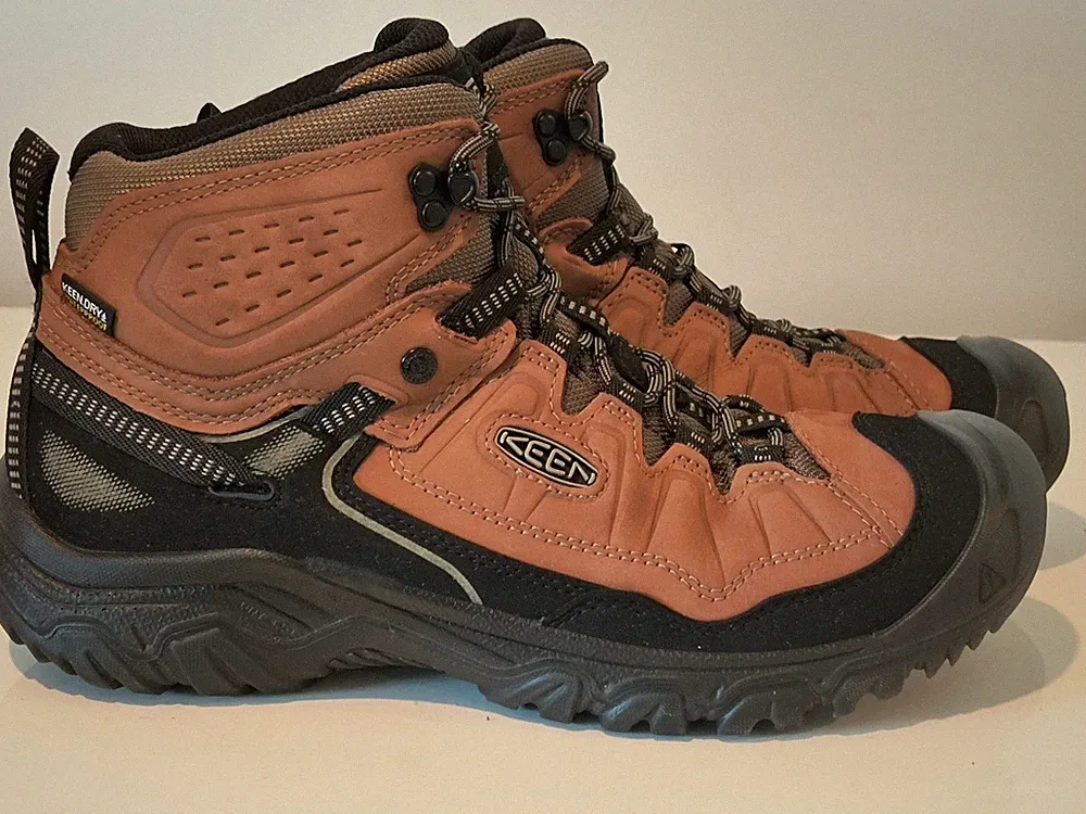 KEEN Targhee IV Mid Waterproof Hiking Boots for Men - Bison/Black - 10 M