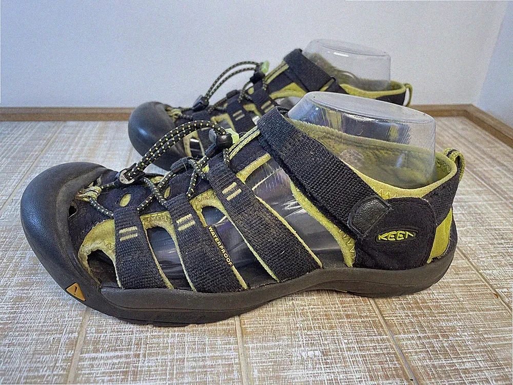 Keen Waterproof Shoes Sandals Black / Lime Green Women’s Size 6 Hiking Shoes