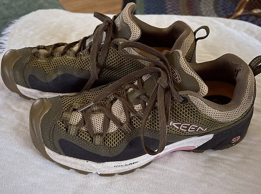 KEEN Womens Wasatch Hiking Shoes Sneakers 1025918 Olive /Pink Sz 9