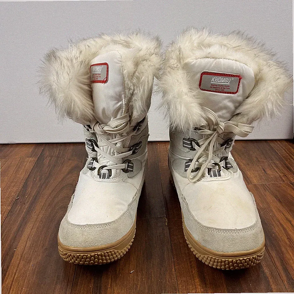 Khombu Florence Women's Winter Snow Boots Size 10 M White Faux Fur Lace Up Warm