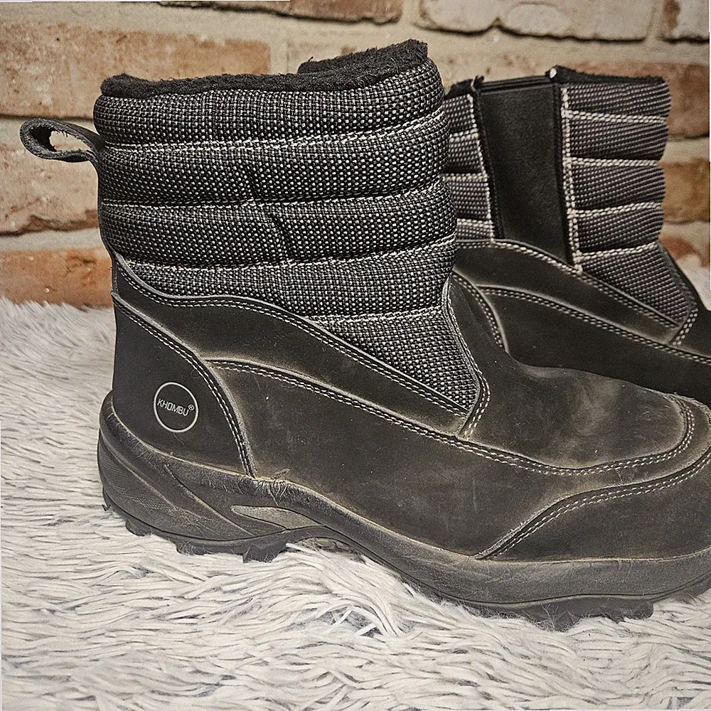 KHOMBU Hiking Snow Boots Mens size 8 Black Slip On BM1108