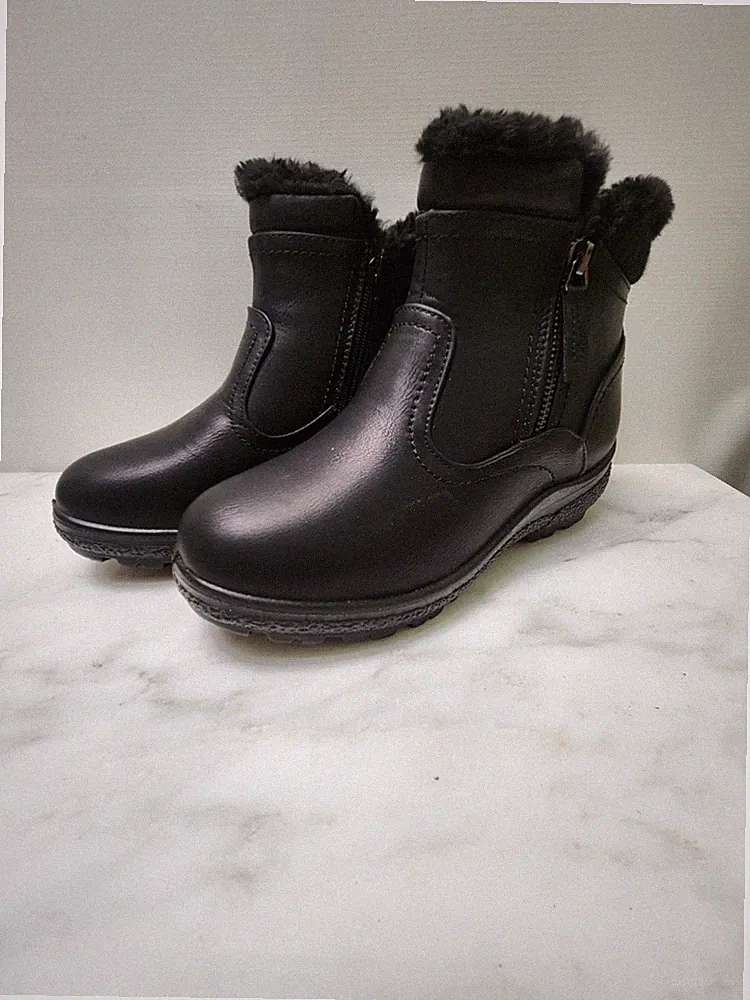 Kozi Black Faux Fur Lined Rain Boots Size 6 A5