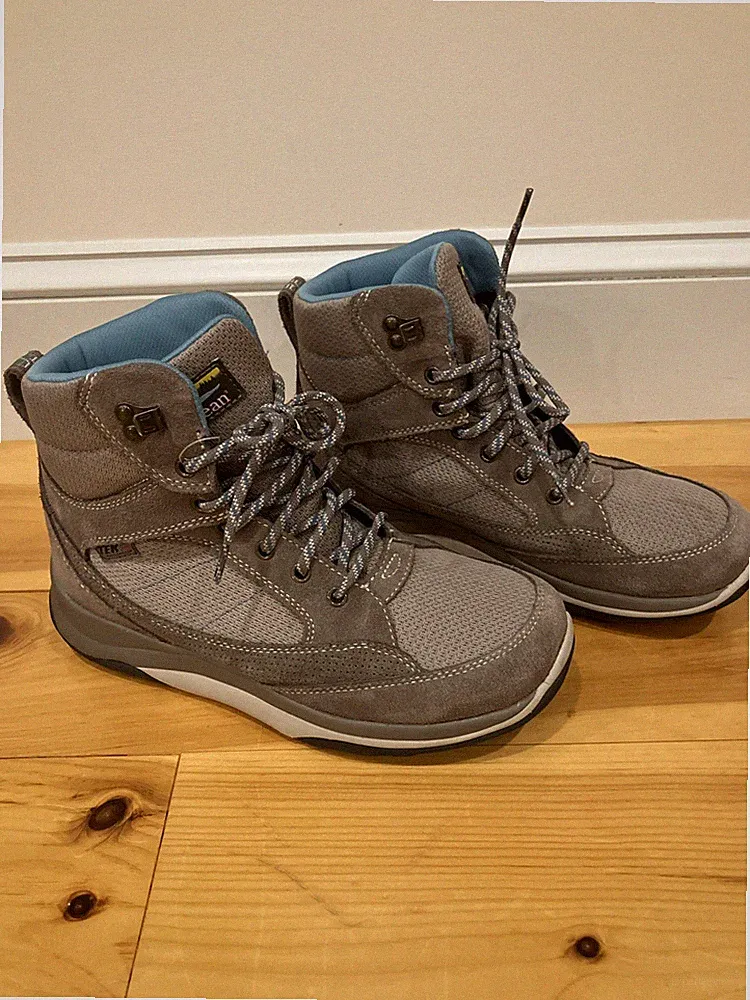L.L. Bean Tek 2.5 Women's Hiking Boots, Size 9 Wide, Brown